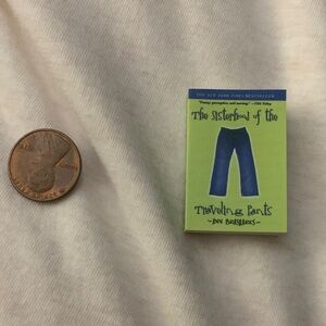 Zuru Mini Brands Book- The Sisterhood of the Traveling Pants- Series 2- Common